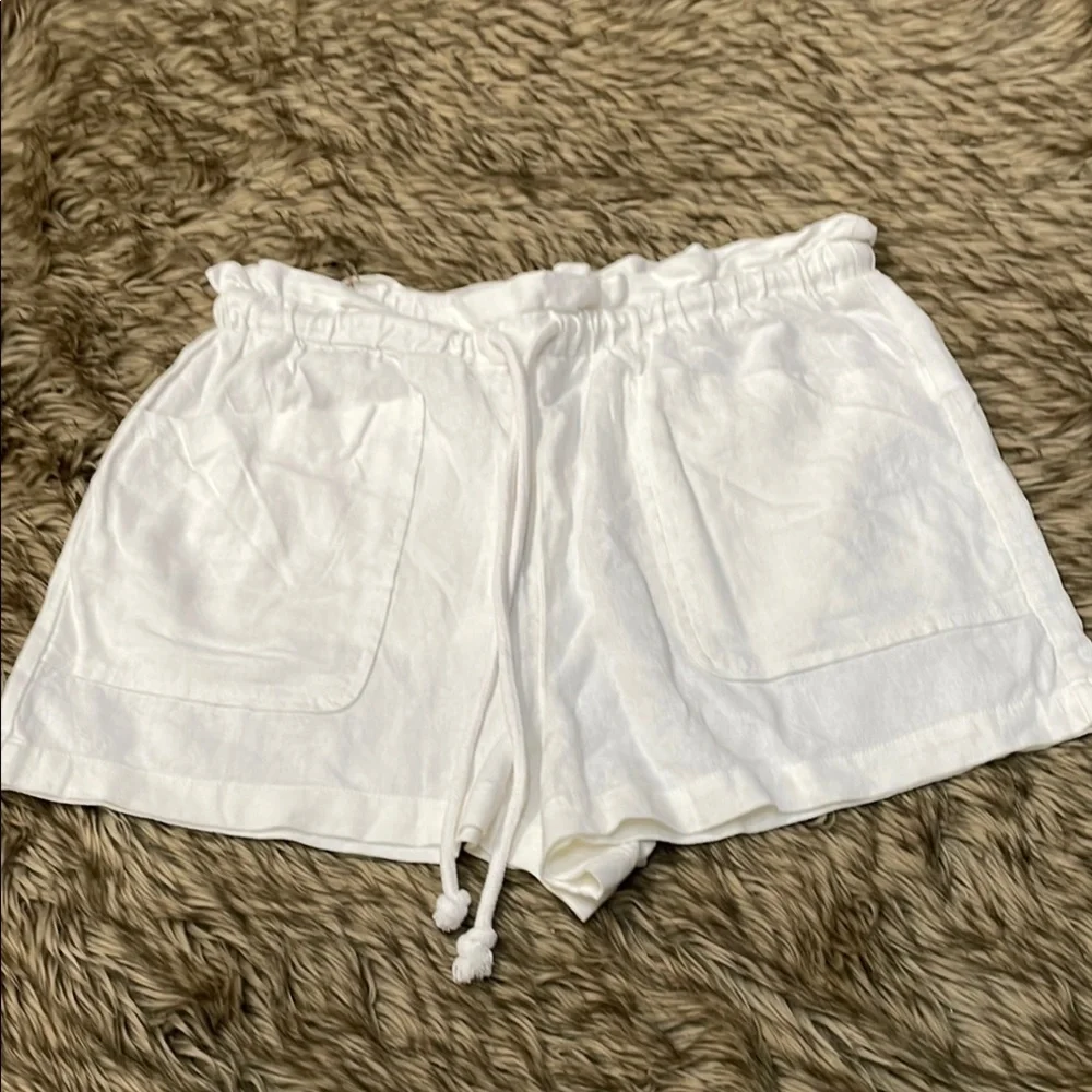 Universal Thread White Cargo Shorts Relaxed Fit - Picture 1 of 5